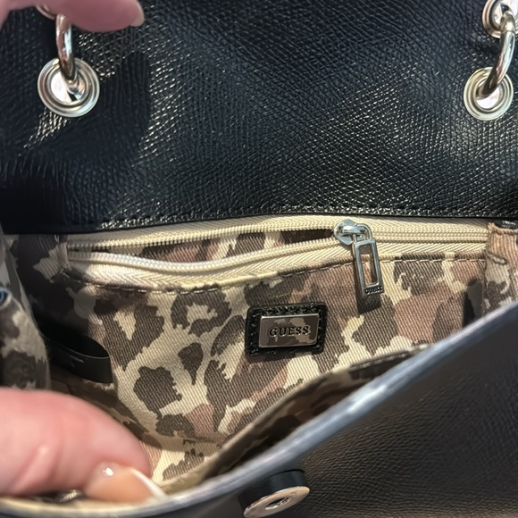 Guess Crossbody - Picture 2 of 6